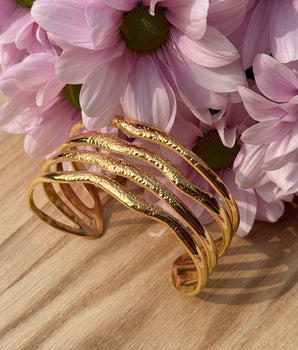 Bracelet Manchette Dorée Ondulations