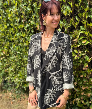 Veste noire brodée feuillage