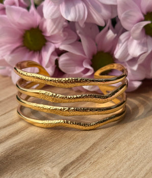 Bracelet Manchette Dorée Ondulations