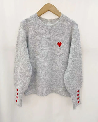 Pull gris coeurs rouges poitrine et poignets 