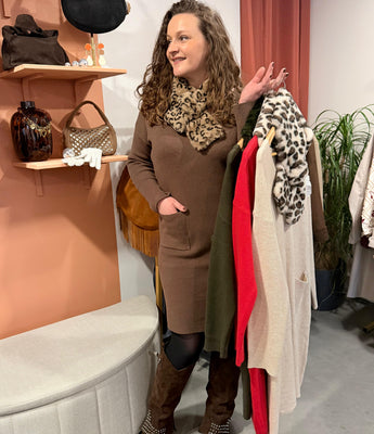 Robe pull et son écharpe léopard tendance et douce, divers coloris