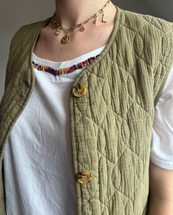 tee-shirt tendance coton confortable avec perles colorées sur le col