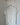blouse blanche asymétrique avec dentelle sur le col et les manches 