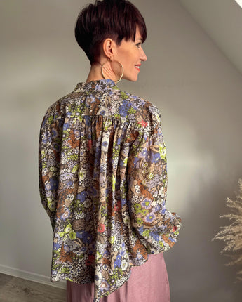 blouse fleurie en voile de coton, parfaite à associer avec beaucoup de couleurs marque Johanna Paris