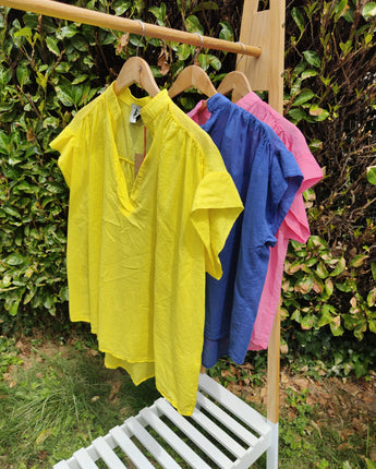 blouse version été légère et confortable, col V,  manche courtes en voile de coton, différents coloris jaune, bleu, rose marque Johanna Paris