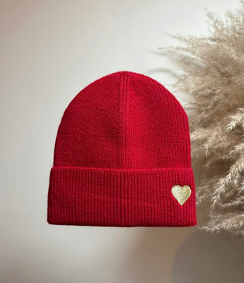 bonnet rouge avec coeur doré