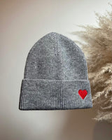 bonnet gris coeur rouge