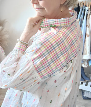 Chemise The Corner blanche et ses broderies
