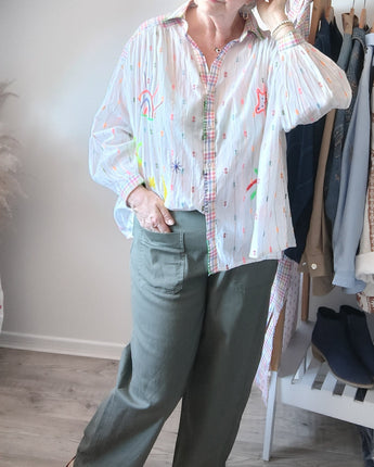 chemise  blanche loose marque the corner avec broderie fluo