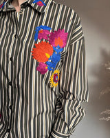 chemise pour femme rayures blanc et kaki avec broderies fleurs rose orange bleu 