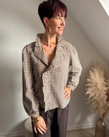 chemise à petits carreaux choco et volant, marque Johanna Paris
