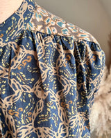 chemise motif bleu et taupe pour femme - showroom 59155 Faches-Thumesnil