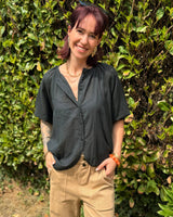 chemise en voile de coton, noir ou écru hyper légère et fluide pour un style chic et décontracté marque Johanna Paris