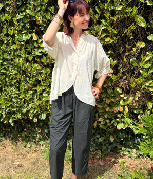 chemise écru manches 3/4, découpe dans le bas arrondi marque Johanna Paris