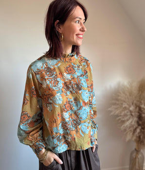 chemise à fleurs, boutonnage côté, marque Johanna Paris