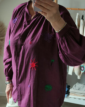 chemise tendance pour femme coupe loose couleur violet avec broderies