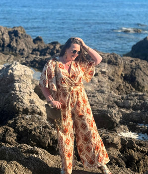 combipantalon grande taille, petite manche couvrant les bras, élastiquée à la taille, de la taille 42 au 50 à retrouver chez MC by Chloé