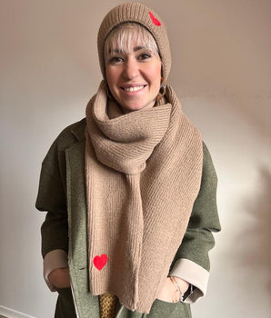 ensemble coeur bonnet et écharpe beige