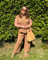 ensemble grande taille camel fluide avec pantalon et gilet sans manche