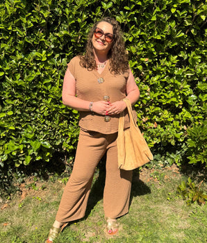 ensemble grande taille camel fluide avec pantalon et gilet sans manche