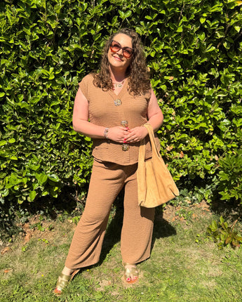 ensemble grande taille camel fluide avec pantalon et gilet sans manche