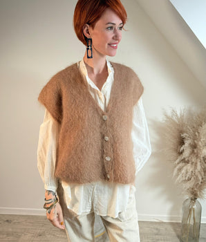 gilet sans manches en mohair, boutons strass, camel Johanna Paris