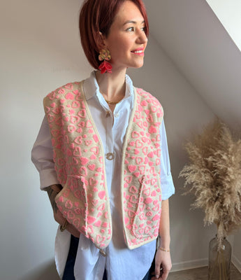 gilet sans manche coeurs roses en relief