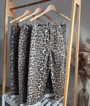 pantalon léopard beige pour femme coupe droite tendance 
