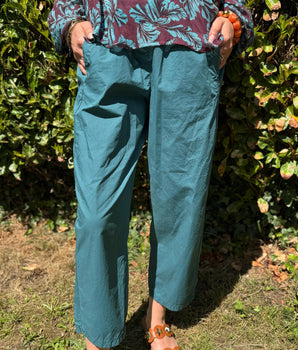 pantalon magique fin nouveau coloris entrée de saison, bleu canard, taille unique 36/42 7/8ème, marque Johanna Paris