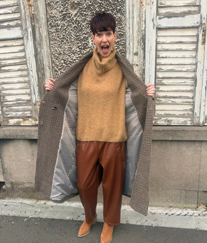 pantalon 7/8ème magique marque Johanna Paris en simili cuir camel