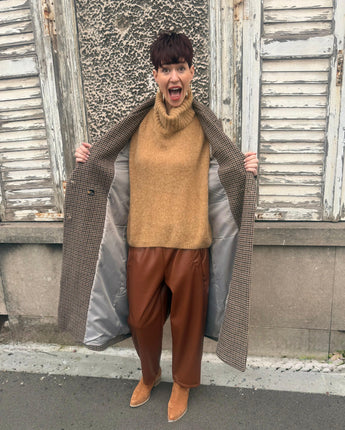 pantalon 7/8ème magique marque Johanna Paris en simili cuir camel