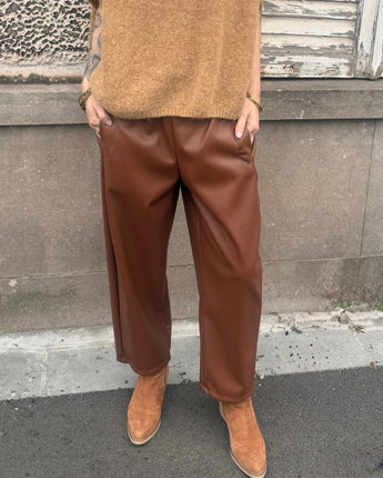 pantalon en simili cuir 7/8ème coloris camel ou prune taille unique 36 au 44