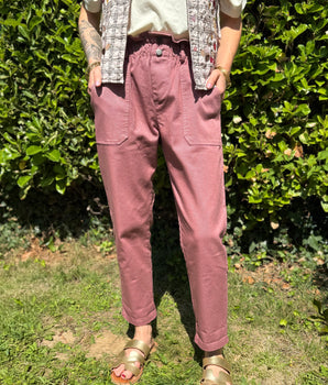 pantalon coupe droite avec taille élastiquée, poches plaquées sur le devant, 7/8ème marque Johanna Paris