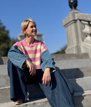 pull rayé rose et blanc manches en jean