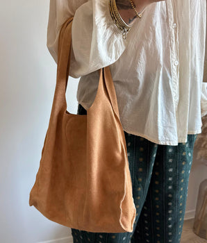 Sac cabas ultra souple en cuir nubuck camel avec pochette