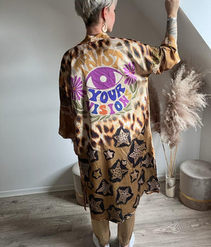 kimono boheme avec oeil coloré dans le dos