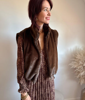 Blouson sans manches en fausse fourrure ultra douce – Chic & Élégant