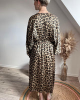 robe longue fluide coupe oversize motif léopard