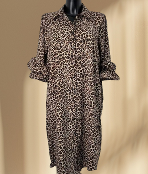 robe chemise longue motif léopard manche volantée 