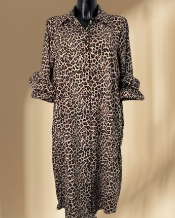 robe chemise longue motif léopard manche volantée 