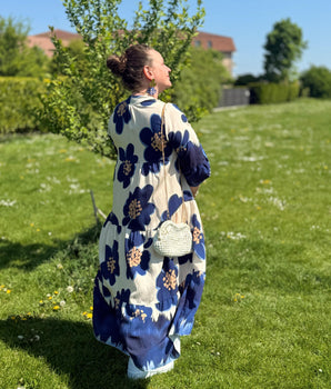 robe longue à fleurs bleu électrique et crème, manches 3/4, en viscose, taille unique du 36 au 46