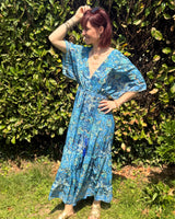 robe longue en soie parfaite pour cet été fluide et légère coloris bleu turquoise taille unique jusqu'à 44