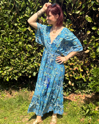 robe longue en soie parfaite pour cet été fluide et légère coloris bleu turquoise taille unique jusqu'à 44