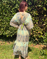 robe en soie ultra légère idéale pour cet été, les vacances, mettre dans la valise coloris verdo et bleu