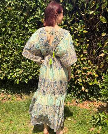 robe en soie ultra légère idéale pour cet été, les vacances, mettre dans la valise coloris verdo et bleu