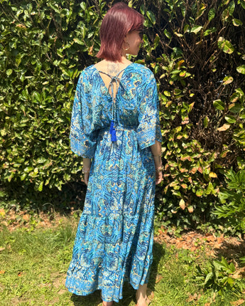 robe longue bleu turquoise en soie, légère et fluide, parfaite pour mettre dans sa valise.