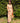 robe longue d'été imprimée tropicale, dos croisé et bretelles fines, coupe fluide bohème dans un jardin ensoleillé