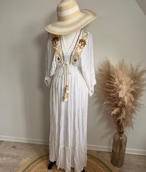 robe bohème blanche et dorée avec broderies