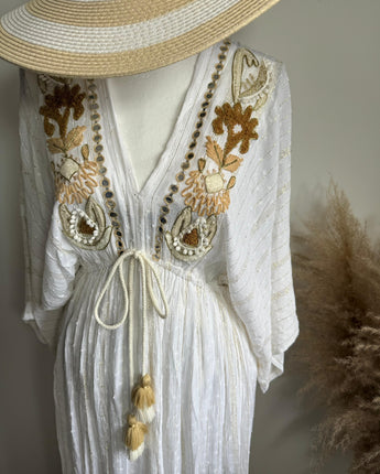 robe chic bohème blanche et dorée fluide et légère pour cet été