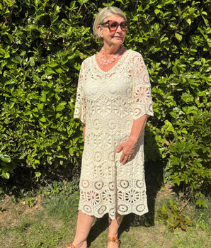 robe crochet écru grande taille, élégante, taille 44 au 48
